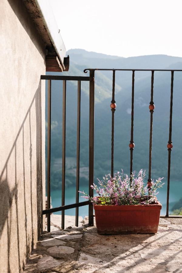 Lago Del Turano - La Taverna Con Cucina Open Space E Free Wi-Fi Ascrea Esterno foto